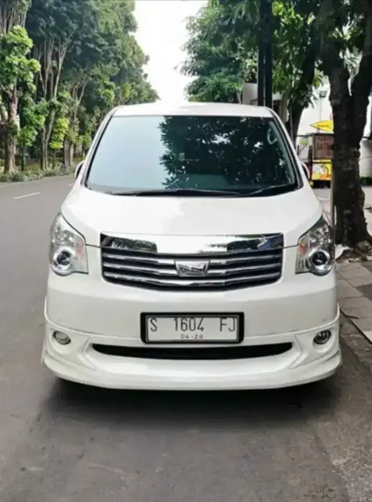 TOYOTA NAV1 2.0 AT TAHUN 2016 (TYAS)