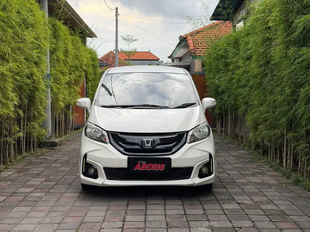 HONDA FREED PSD 1.5 AT 2015