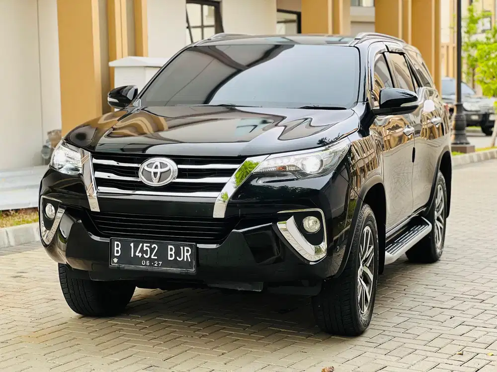 TOYOTA FORTUNER 2.4 VRZ DIESEL AT SOLAR BIASA 2017 /2018 HITAM