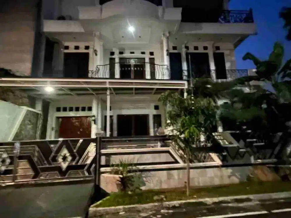 Rumah  Megah 3 Lantai Area Cempaka Putih Jakarta Pusat || Harga Menarik!