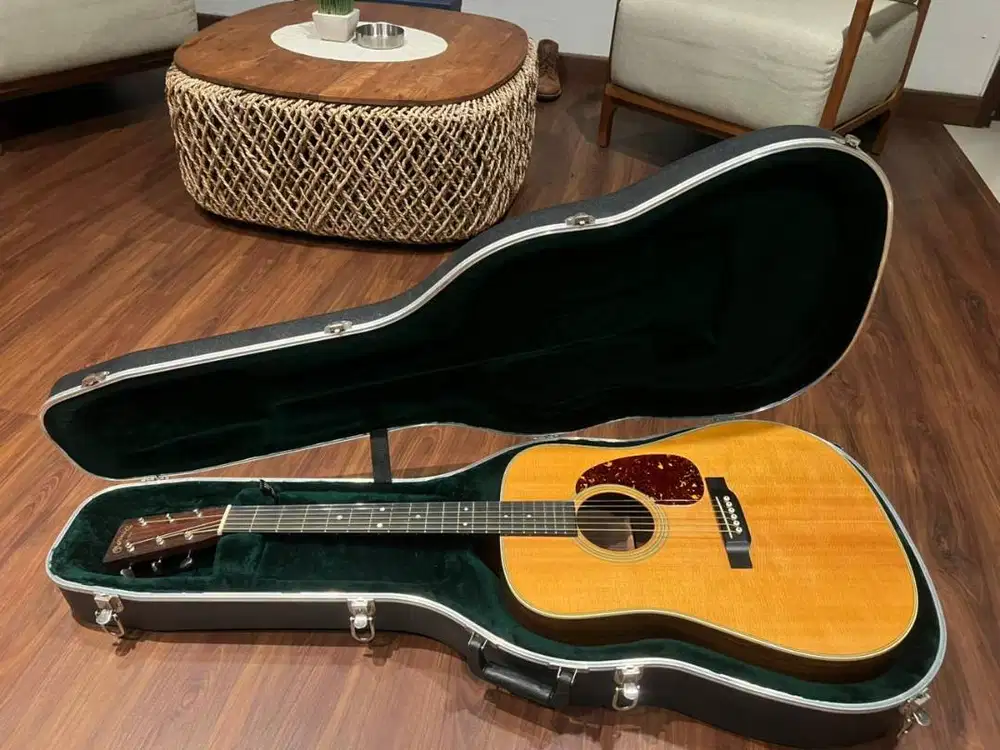 MARTIN D28E Dreadnought Acoustic Electric Guitar