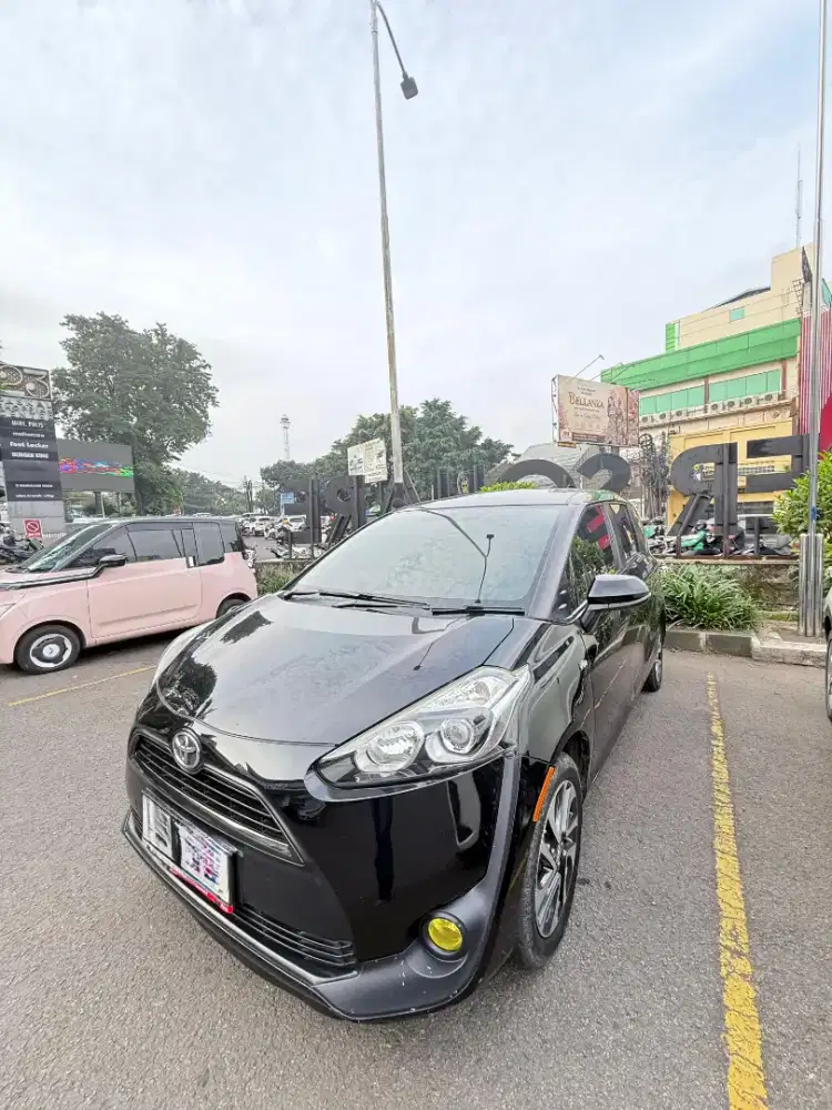 Toyota Sienta V CVT tahun 2016