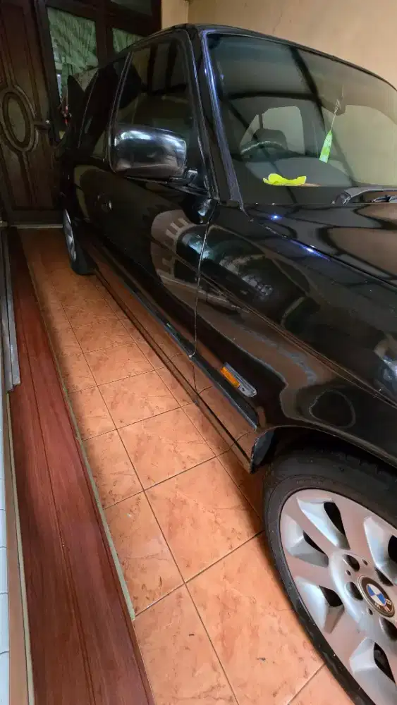 BMW 520I MANUAL.