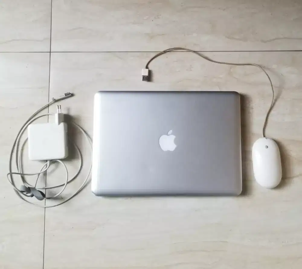 Macbook pro core i5 13 inch