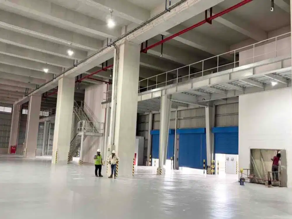 Di sewa gudang baru luas 2,5 hektar 25.000 m2 lahan 2 hektar 20.000 m2 fasilitas lengkap  ada cool storage , hydrant , loading dock , dan lift lokasi strategis dekat dengan mall kelapa gading dan AEON mall jakarta garden city serta akses ke CBD jakarta le