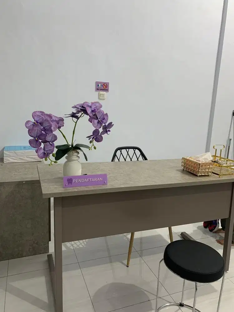 Meja dan kursi Receptionist
