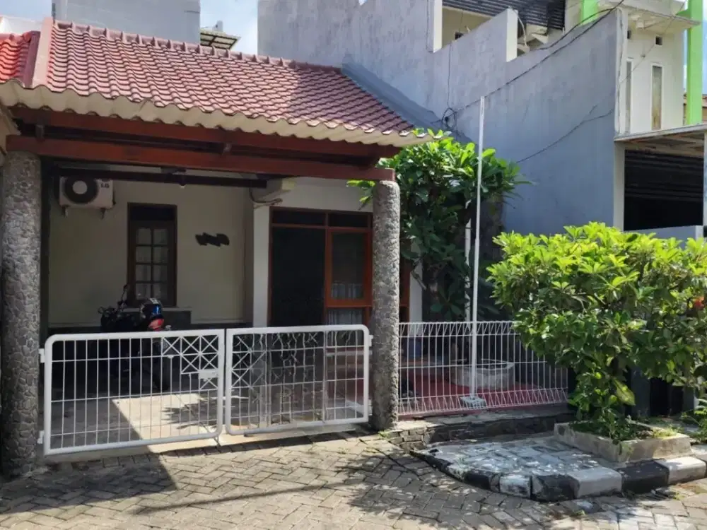 Rumah di Babatan Pratama Wiyung Surabaya Bagus Lokasi Strategis