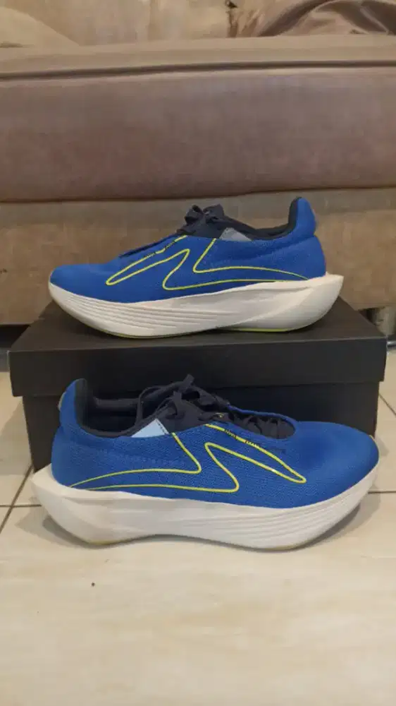 Sepatu Lari Specs