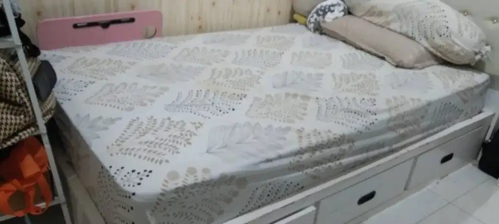 Dijual kasur dan dipannya