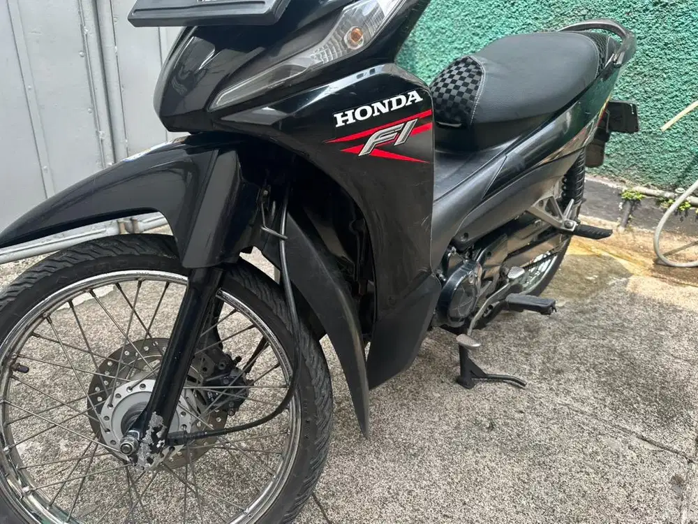 REVO FIT  HITAM