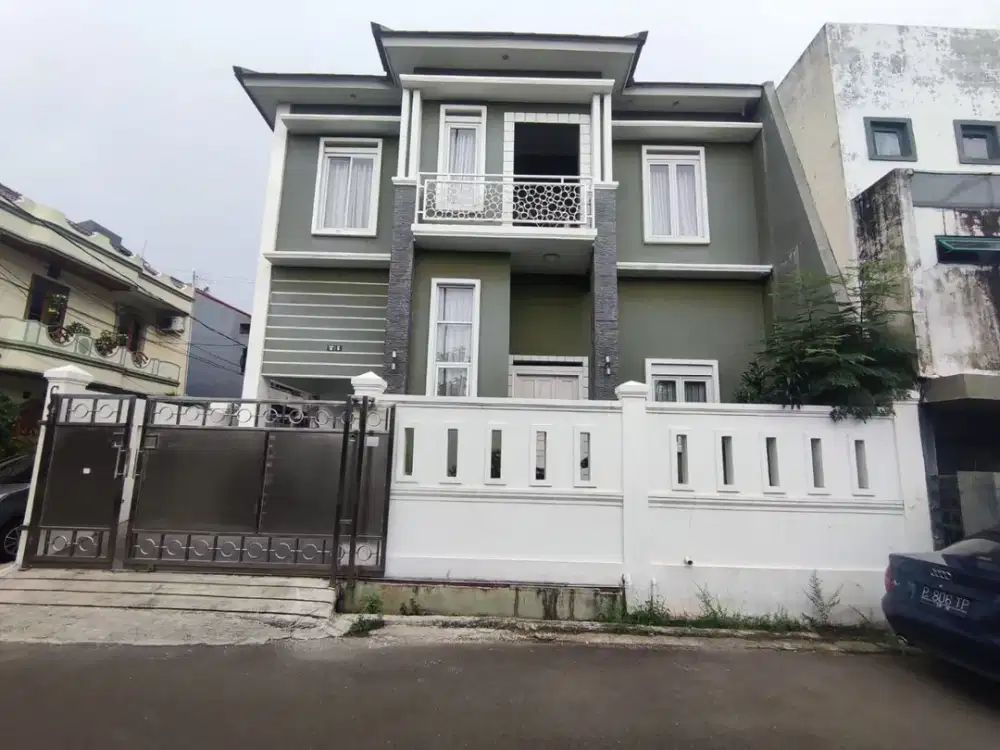 Rumah Hoek 2,5 Lantai Bangunan Bagus di Komplek Dki Sunter Jaya 1