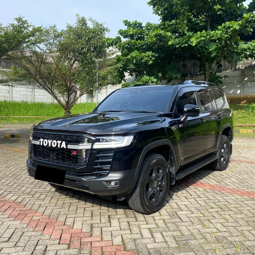 Toyota Land Cruiser 300 GR TSS Thn 2024 KM 16rb!