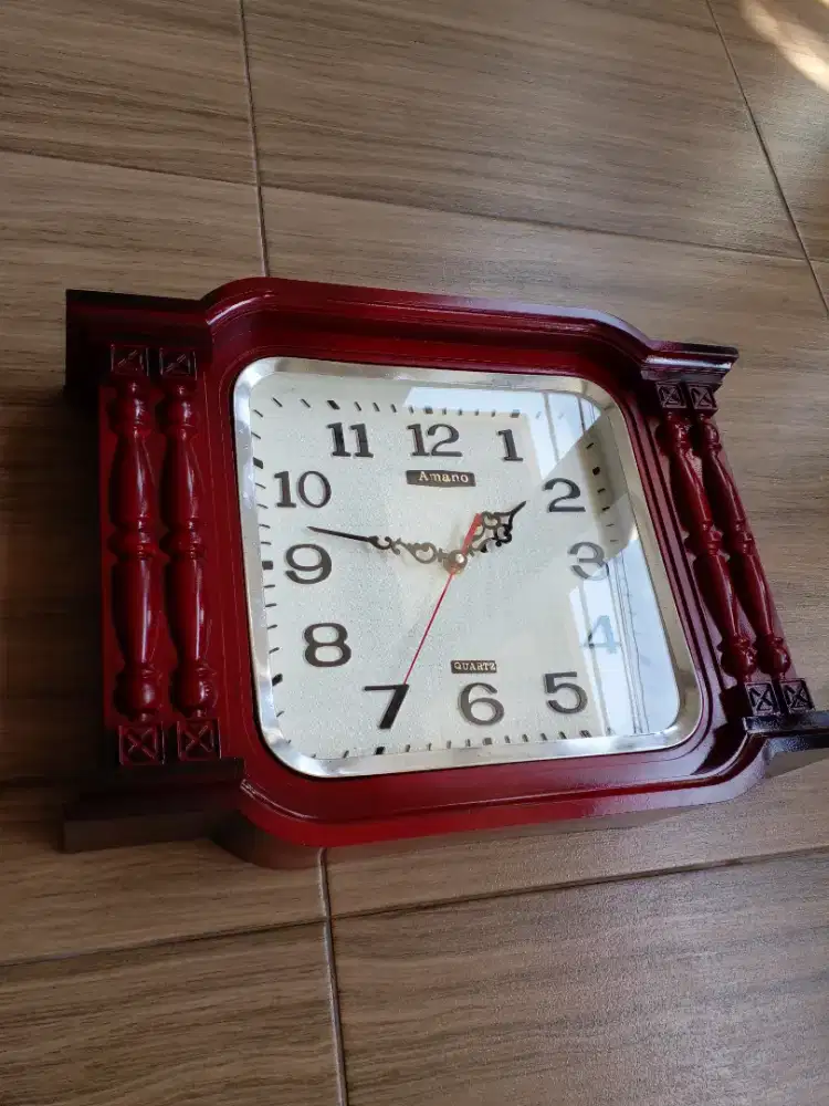 Jam dinding klasik lawas