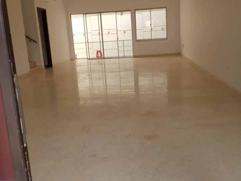 sewa rumah golf island PIK uk 10x25m kosongan