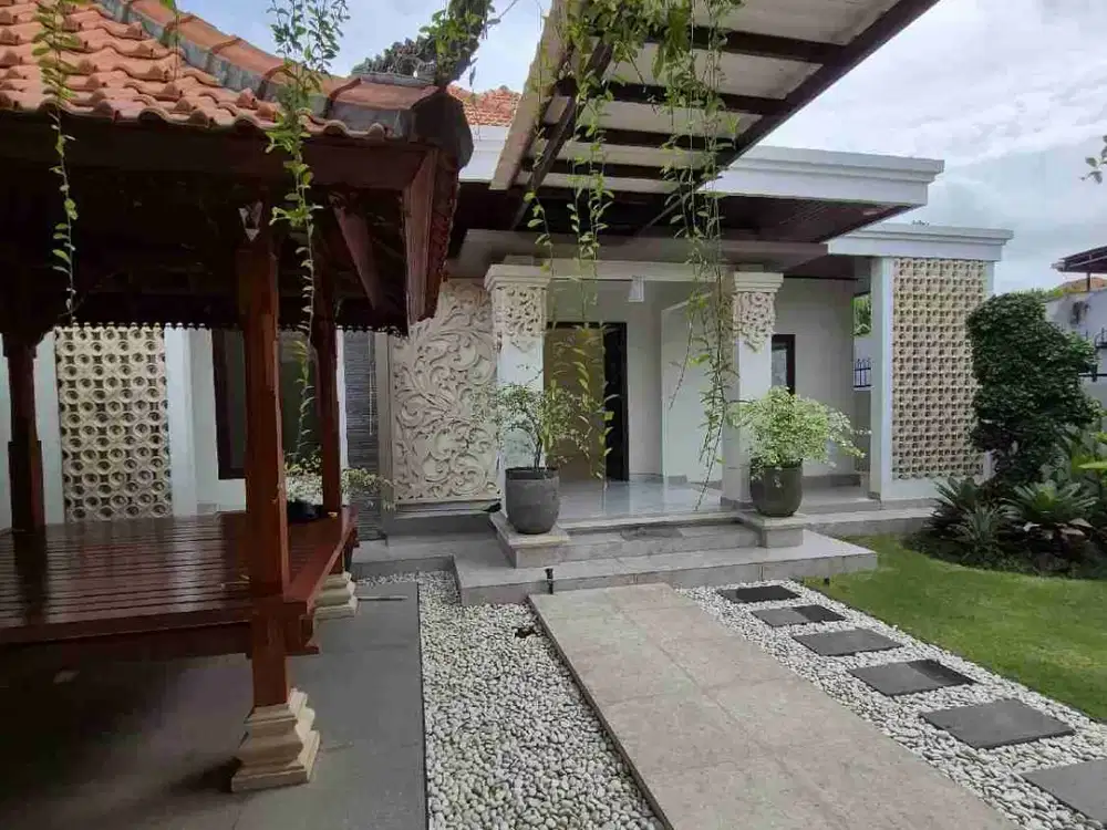 Dijual Villa Mewah di Area Renon 3+1 BR dengan Kolam Renang Private