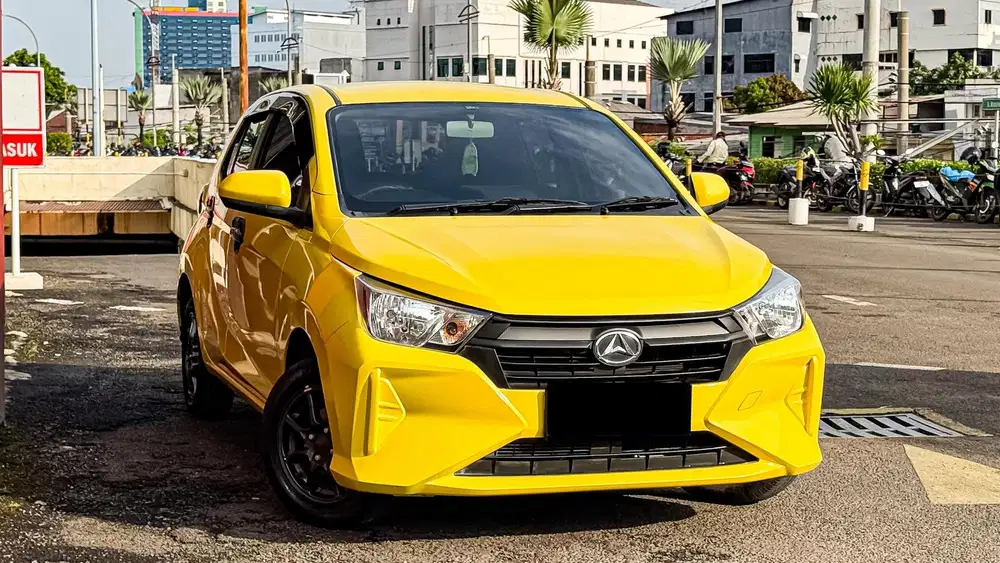 Daihatsu Ayla 1.0 X AT 2023 Facelift new model Kuning metalik