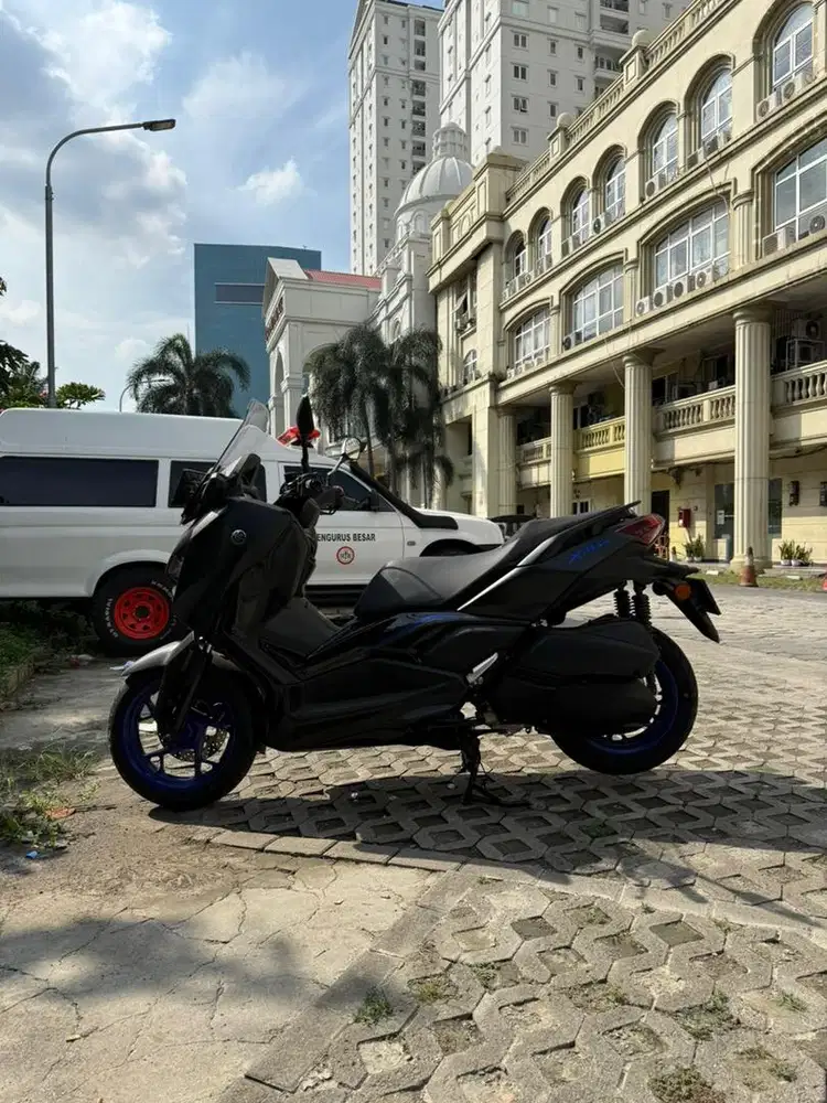 XMAX CONNECTED 2025