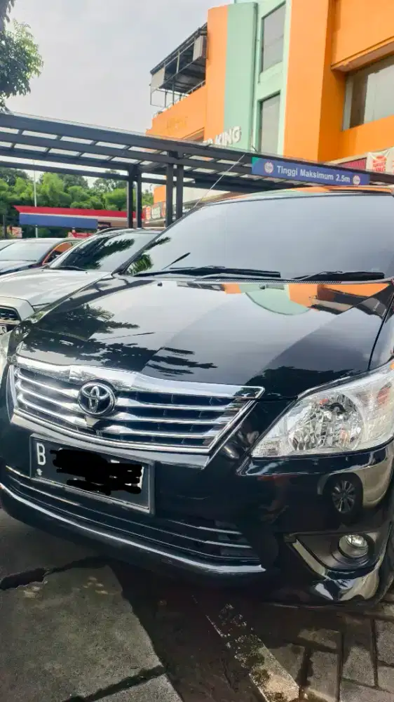 Innova hitam Bensin