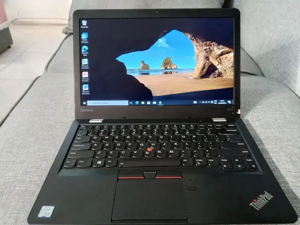 Laptop lenovo thinkpad i5 gen 7 ram 8gb ssd 128gb ngebut