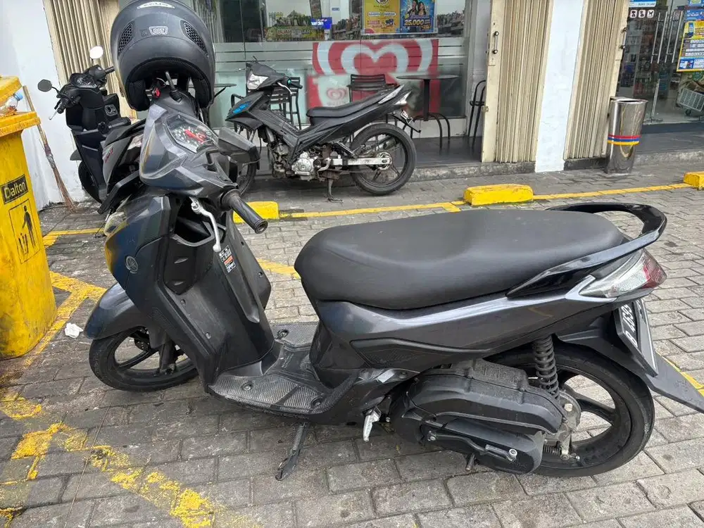 Yamaha Gear 125cc warna hitam