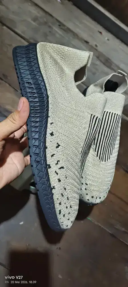 Sepatu kain rajut slip on no.42 (baru)
