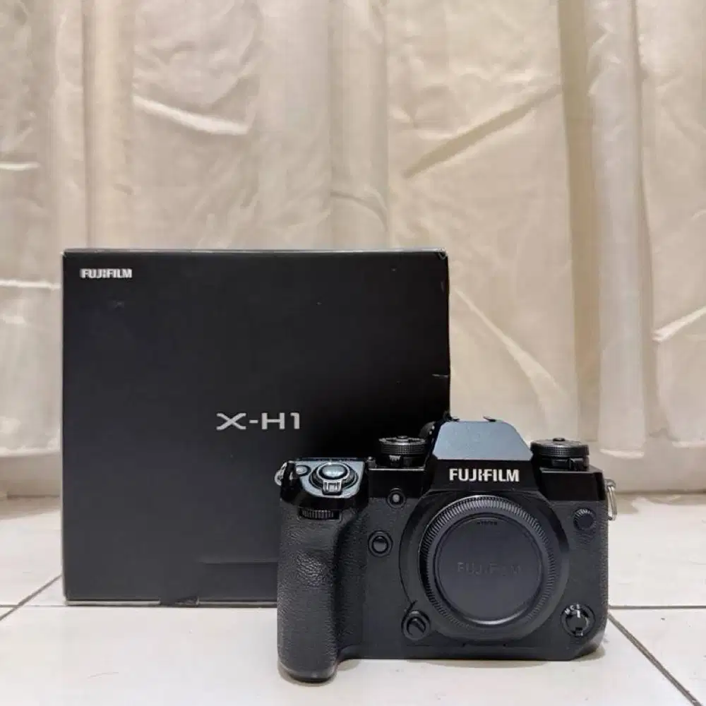KAMERA FUJIFILM XH-1 MULUS NO MINUS + LENSA FUJINON 35mm 1.4