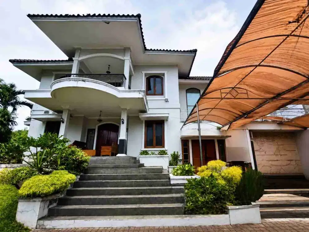 Rumah Mewah Hook LT 1.894m² di Cinere Depok – Halaman Luas || Harga Menarik!