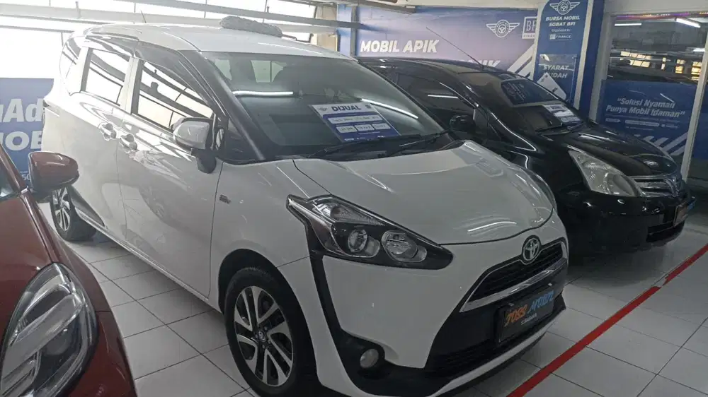 TOYOTA SIENTA V AT 2017