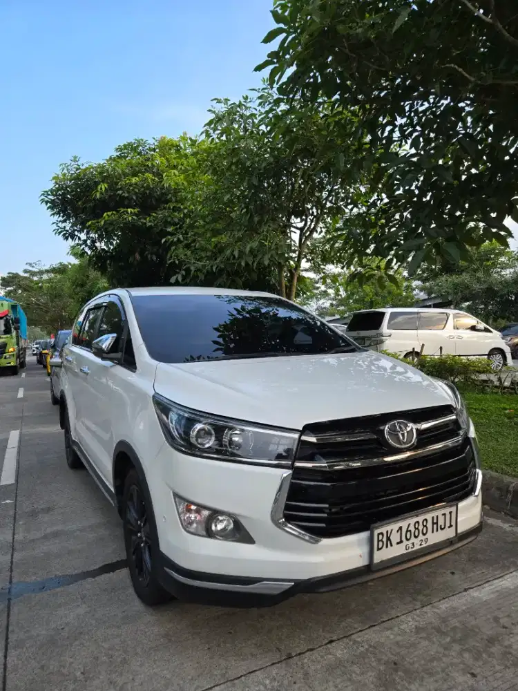 TOYOTA INNOVA VENTURER 2.4 AT 2020