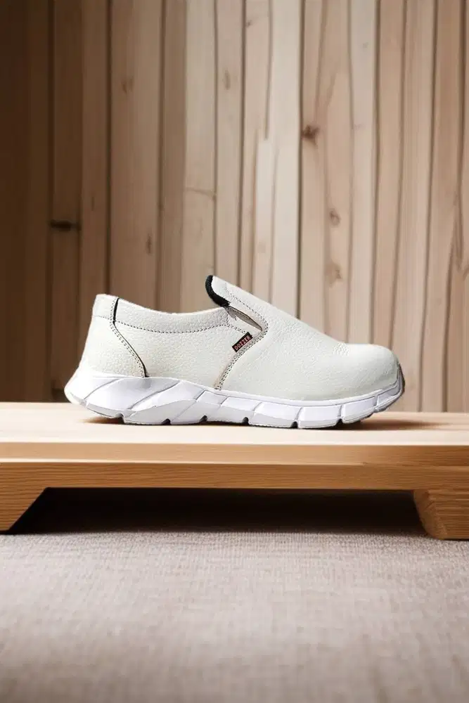 Trendy Sepatu safety sneakers Putih Dumai
