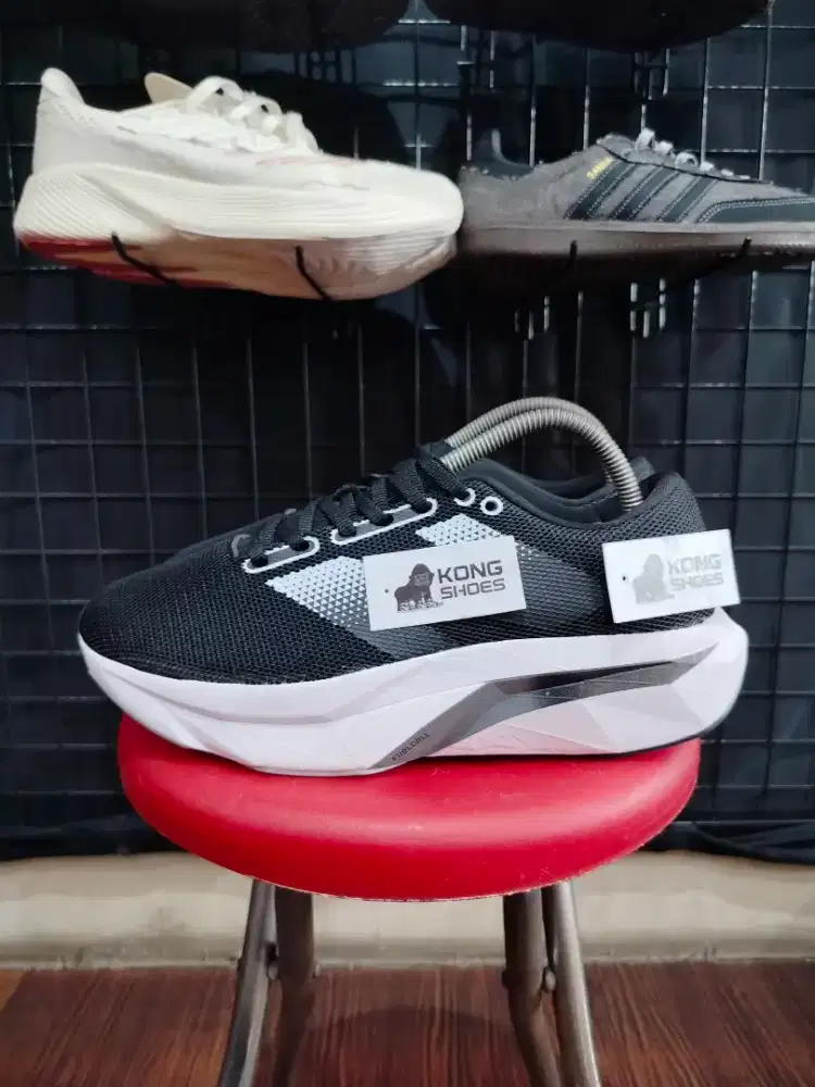 SEPATU NB FUEL CELL SC ELTE V4 BLACK WHITE 44