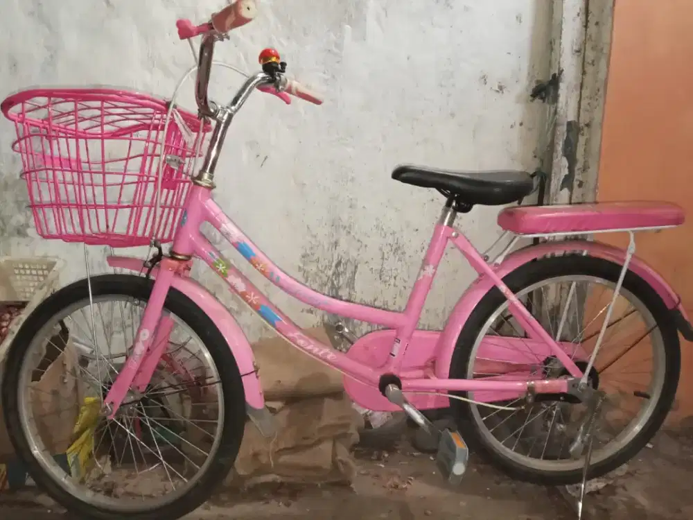 Sepeda anak perempuan uk 20 inc