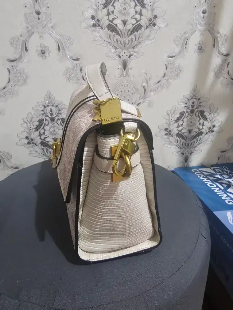 Tas Guess Wanita