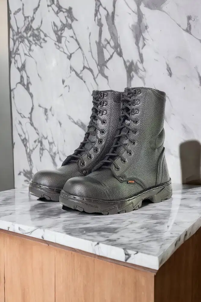 Solusi terbaik Sepatu safety sneakers kerja Cilacap