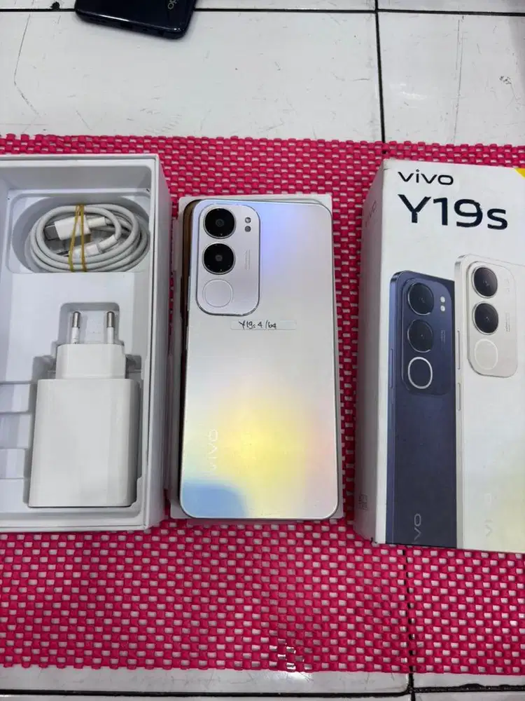 Vivo y19s 4/64 ex garansi resmi no minus mulus