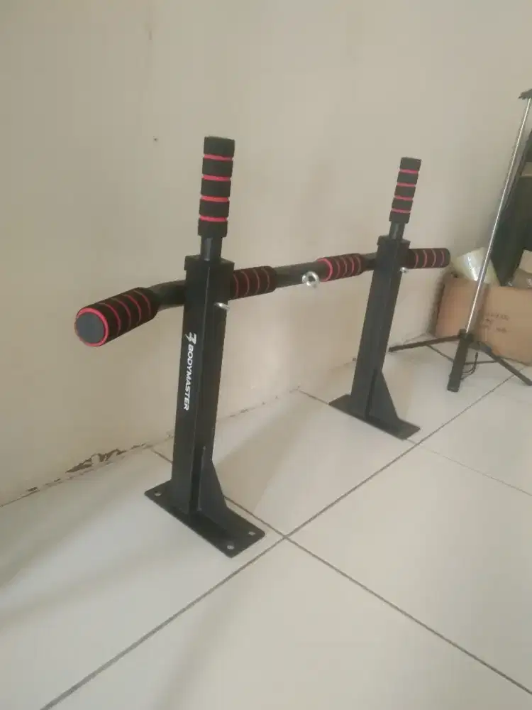 Pul up bar / pul up tembok Bodi master