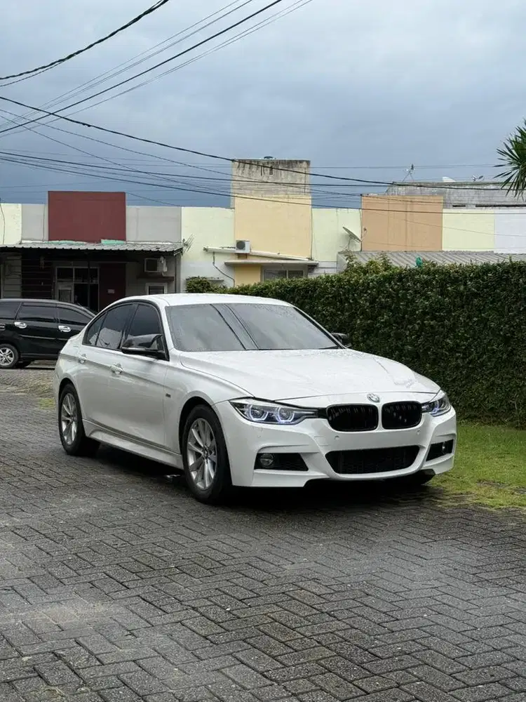 BMW F30 320i Sport B48 2016 Antik