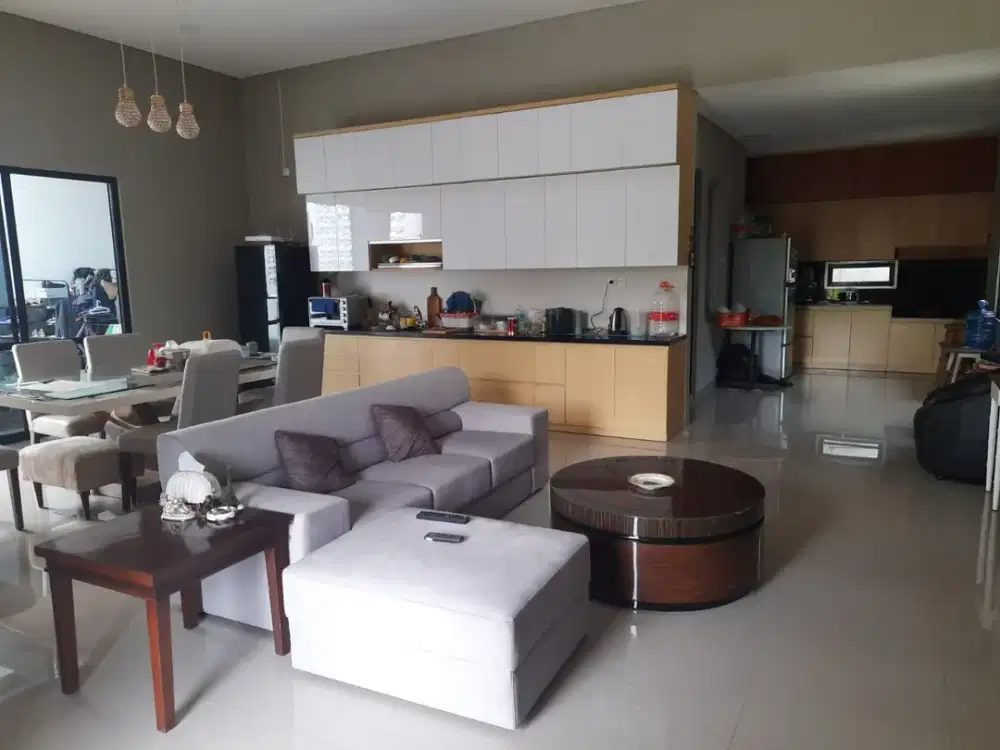 Dijual Rumah Villa cipaku Setiabudi semi furnished view Kota Bandung cocok untuk investasi