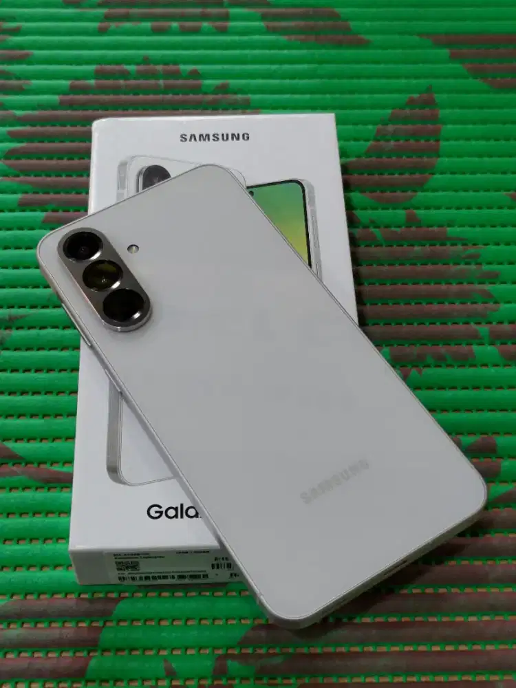 Samsung a56 5g 12/256 gb