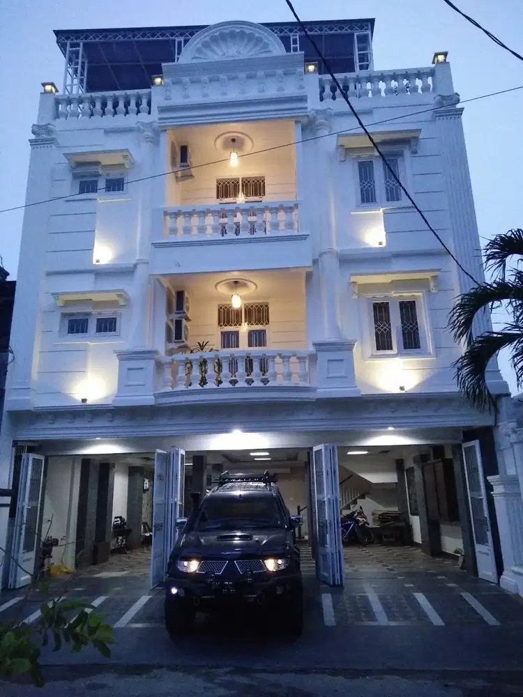 PENGINAPAN LEWI HOUSE