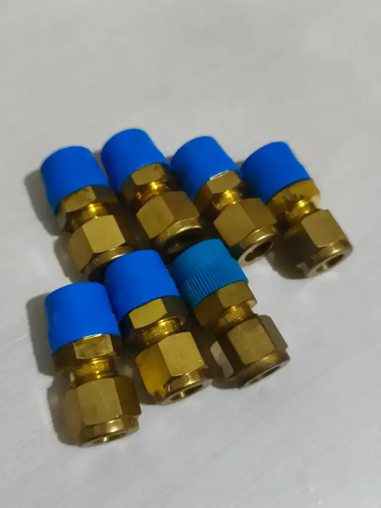 male connector Brass 3/8 OD x3/8 MPT