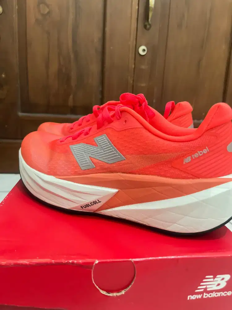 WTS New Balance FuelCell Rebel V5 Size 39