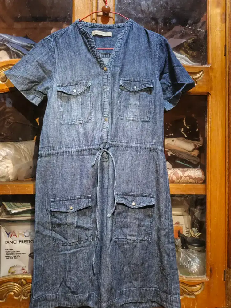 Midi Dress Jeans Wanita Serut Pinggang Bahan Soft Denim