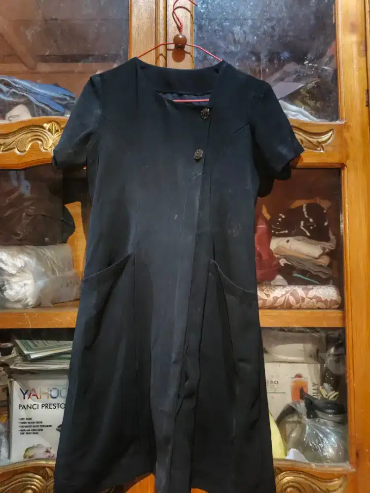 Dress Hitam Polos Lengan Pendek – Simpel & Elegan