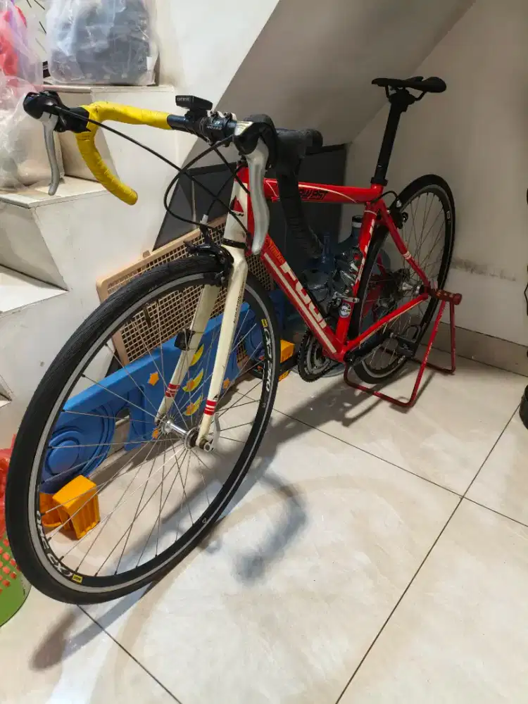 Sepeda Roadbike Fuji