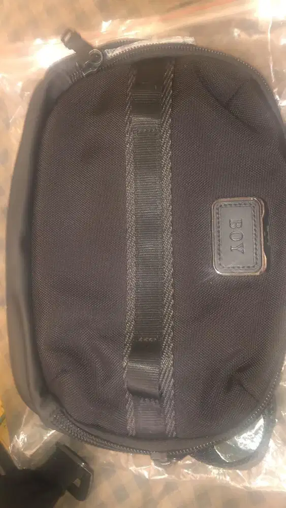 tas slempang tumi