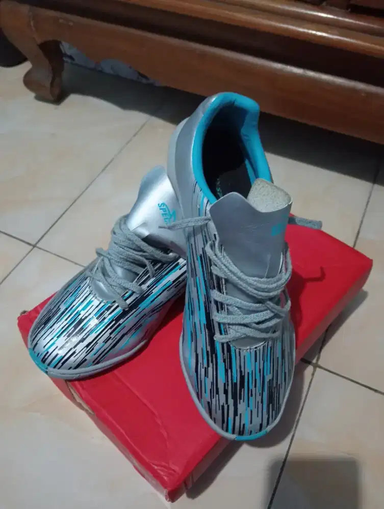 Sepatu futsal specs