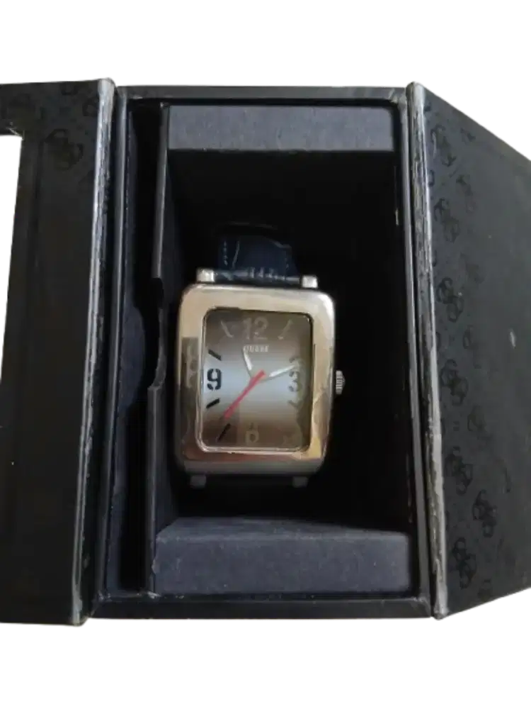 Bahan Jam Guess Quartz dengan Box