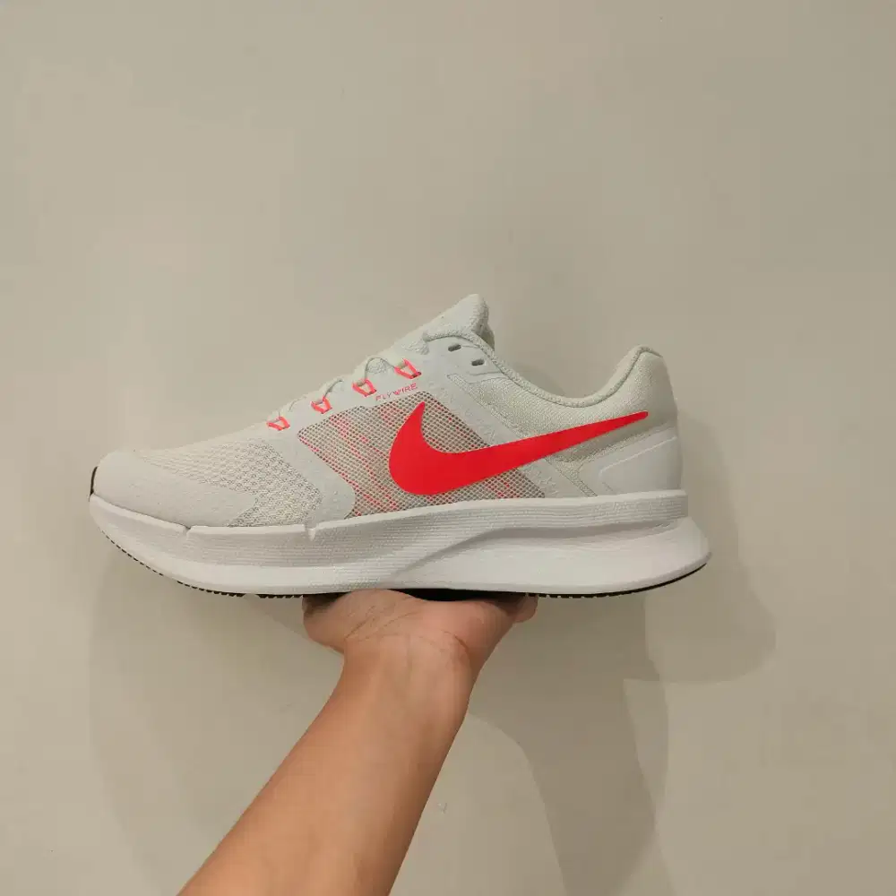 NIKE RUN SWIFT 3