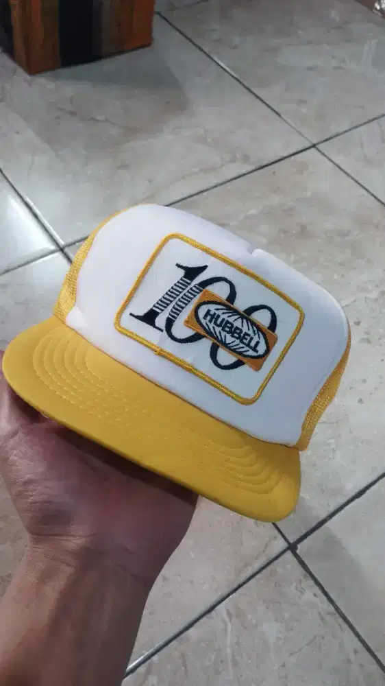 Trucker cap CANADA
100 Hubbel 
All size
Full tag